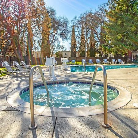 Lions Gate Hotel McClellan Zewnętrze zdjęcie
